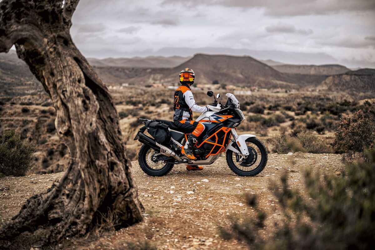 KTM-travel-1390-super-adventure-r-homepage-header2.jpg