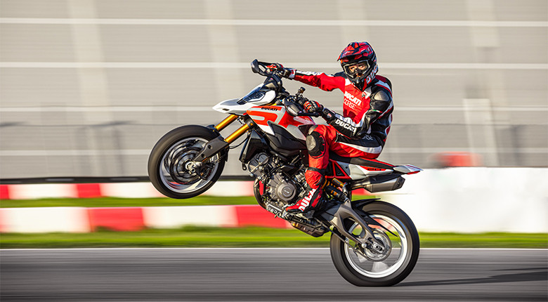 hypermotard-v2-overview-gallery-mosaic-780x430-05.jpg